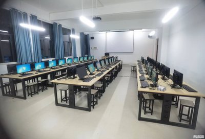 實(shí)驗(yàn)室建設(shè) 計(jì)算機(jī)軟硬件及周邊設(shè)備開(kāi)發(fā)的基石與前沿